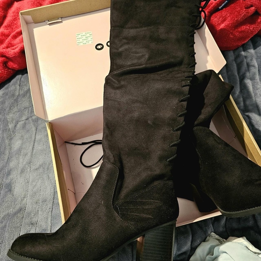 NEW CHARLOTTE RUSSE Black Suede KneeHigh Block Heel Lace Up‎ Back Womens Size 8